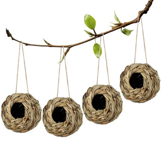 Hummingbird House with Natural Reed Grass for Outdoor Use - Secure Hanging Nest for Gardens and Balconies