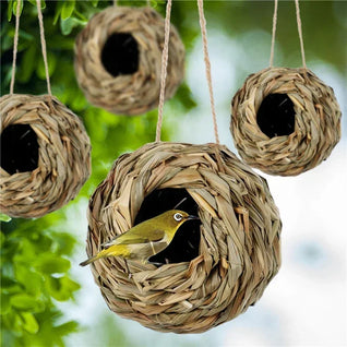 Hummingbird House with Natural Reed Grass for Outdoor Use - Secure Hanging Nest for Gardens and Balconies