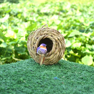 Hummingbird House with Natural Reed Grass for Outdoor Use - Secure Hanging Nest for Gardens and Balconies